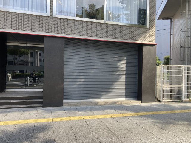 大阪市福島区福島３丁目の店舗事務所のエントランス