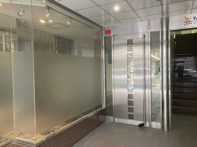 Yonezawa船場ビルのエントランス