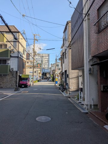 ベイビーフェイスビルの周辺