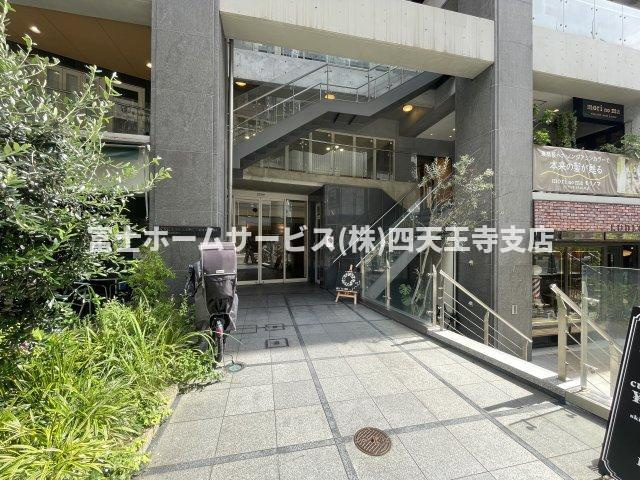 S-CREA御堂筋本町のエントランス
