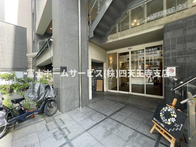 S-CREA御堂筋本町のエントランス