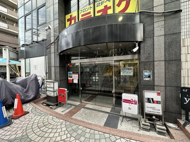 新栄プロパティー出戸のエントランス