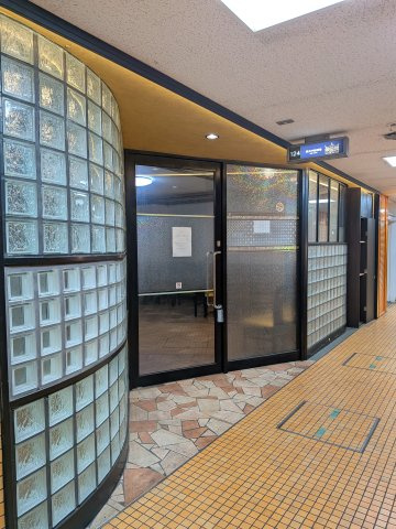 ダイアパレスビル本町のエントランス