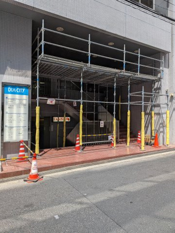 ダイアパレスビル本町のエントランス