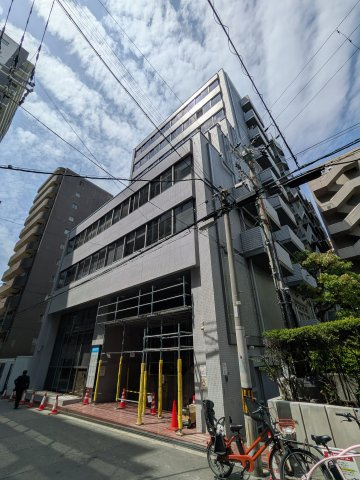 ダイアパレスビル本町の外観