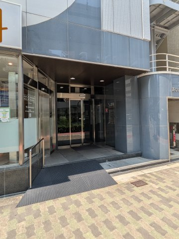 大阪市西区新町４丁目の事務所のエントランス