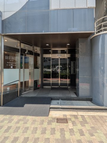 大阪市西区新町４丁目の事務所のエントランス
