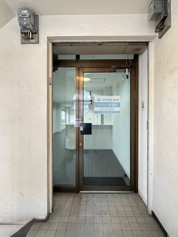 アキックスG4ビルのエントランス