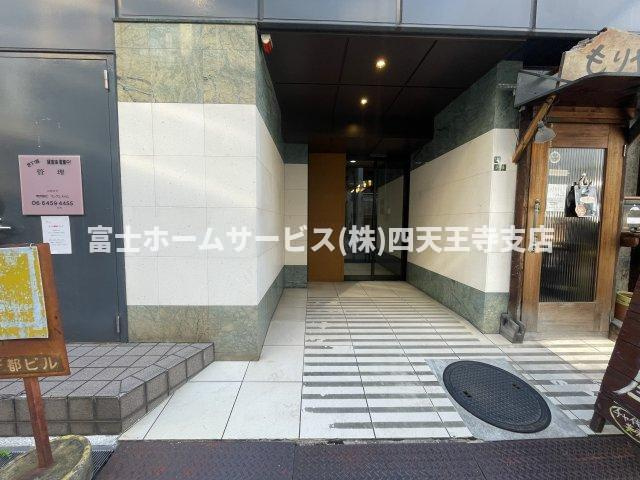 千都ビルのエントランス