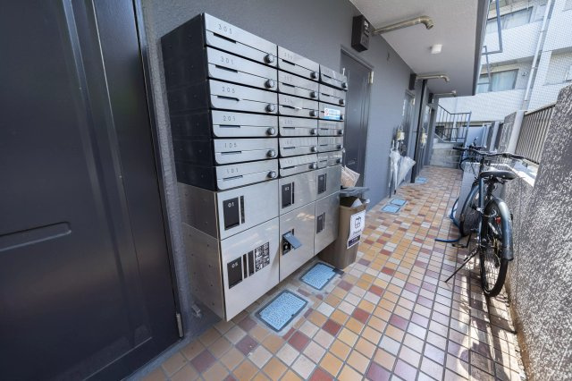 AP588 クロノス明大前 207のエントランス|



