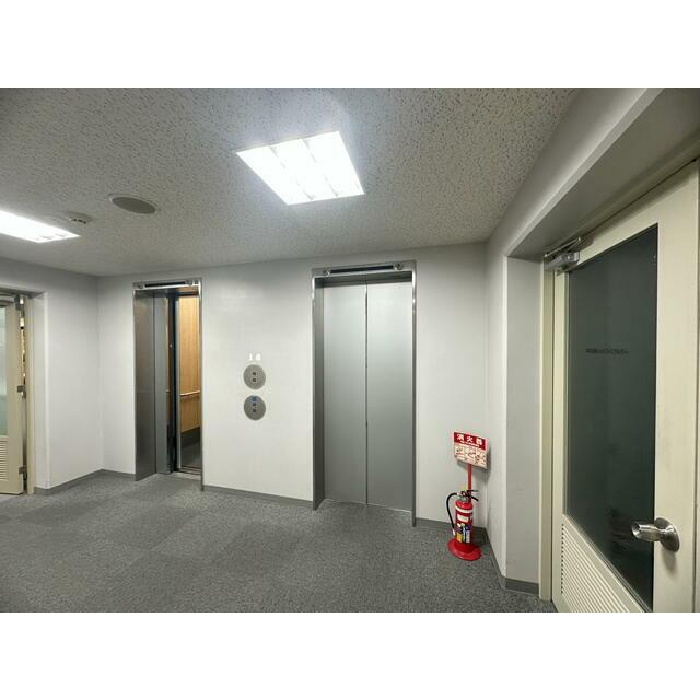 大阪市中央区谷町９丁目の倉庫のロビー