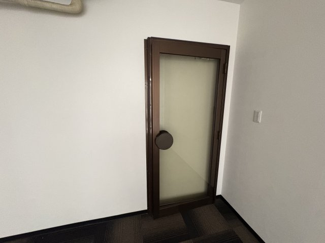 村上ビルの玄関