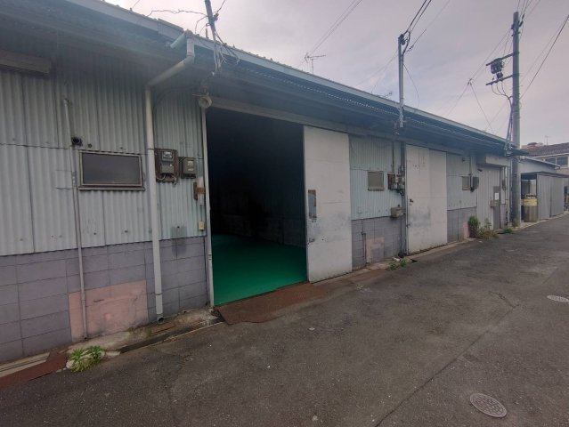 八尾高美町倉庫の外観