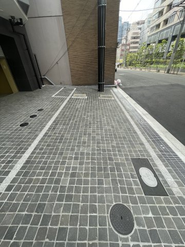 コンフォリア・リヴ谷町四丁目の駐車場