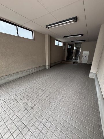 阪南町５丁目倉庫事務所の駐車場