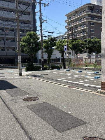 プランドール福島の駐車場