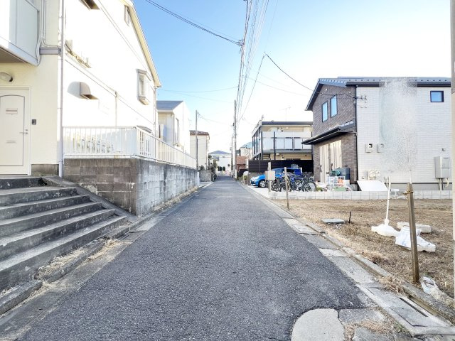 【前面道路含む現地写真】 | 東南道路面で陽当たりも抜群です◎