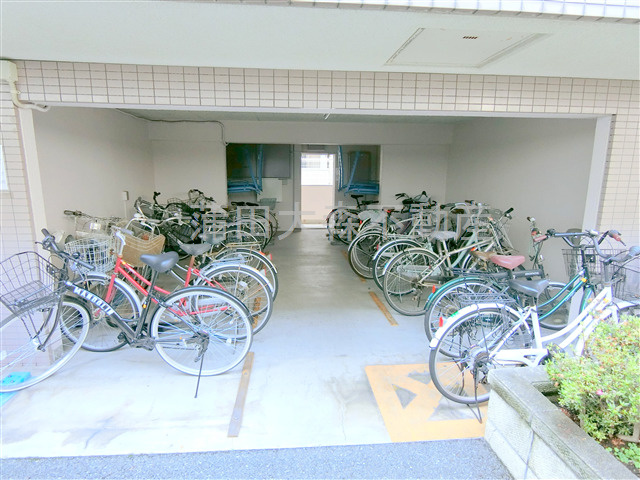 スカイコート蒲田第5のその他共用部分|屋根付きの駐輪場