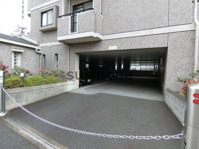 ステーションハイツ南茨木の駐車場