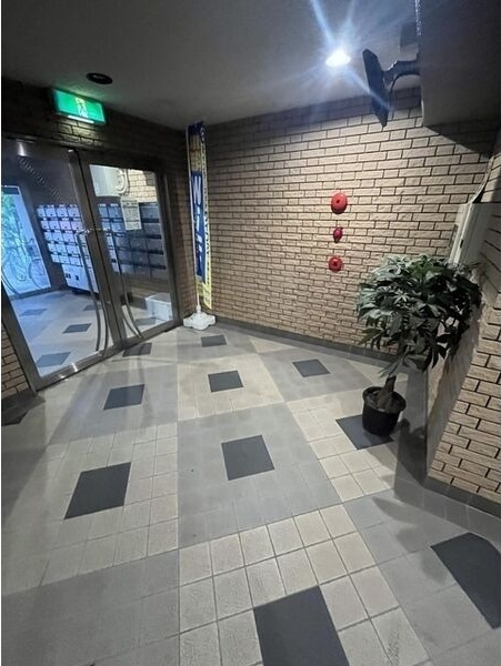 名古屋市東区泉２丁目の賃貸マンションのエントランス