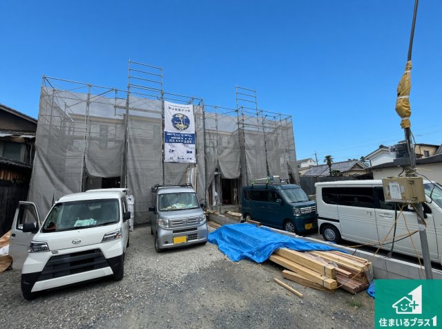 南丹市園部町若松町　新築一戸建ての外観|周辺は落ち着いた街並みの住宅地！子育てがしやすい住環境です！まだ未完成ですが、現地でしかわからない事もございます。是非一度ご覧ください。
