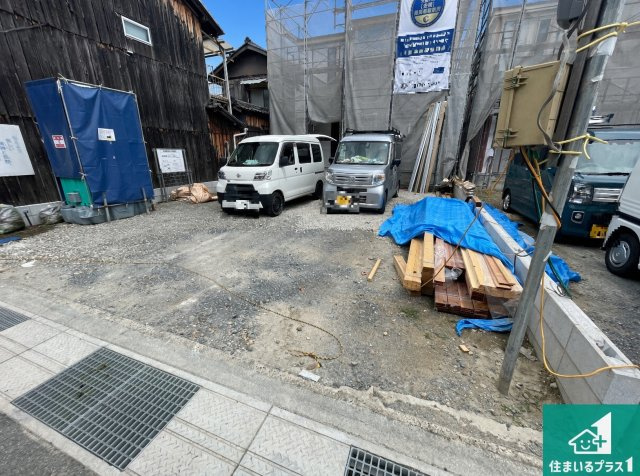 南丹市園部町若松町　新築一戸建ての外観|周辺は落ち着いた街並みの住宅地！子育てがしやすい住環境です！まだ未完成ですが、現地でしかわからない事もございます。是非一度ご覧ください。
