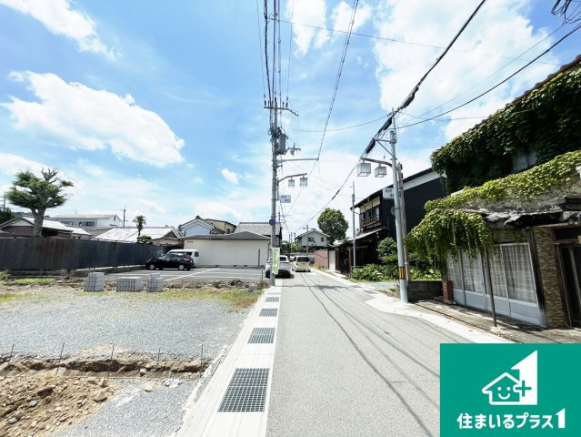 南丹市園部町若松町　新築一戸建ての前面道路含む現地写真|現在の進捗状況です！順調に作業進行中、完成が待ち遠しいです！詳細の間取り等、お気軽にお問い合わせください！
