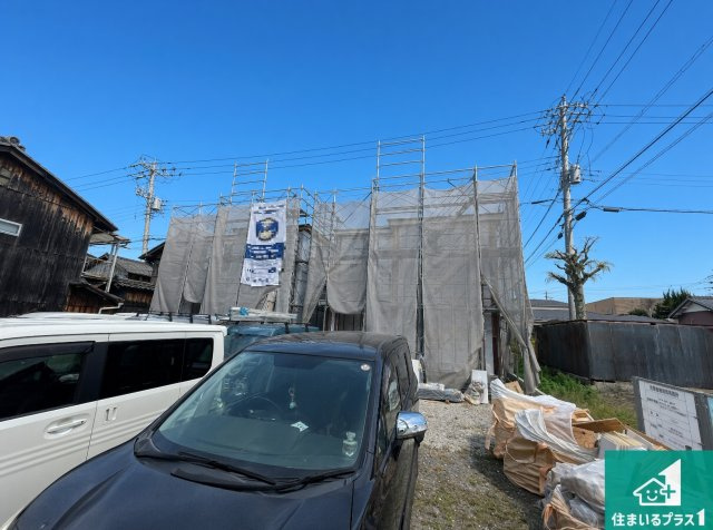 南丹市園部町若松町　新築一戸建ての外観|周辺は落ち着いた街並みの住宅地！子育てがしやすい住環境です！まだ未完成ですが、現地でしかわからない事もございます。是非一度ご覧ください。
