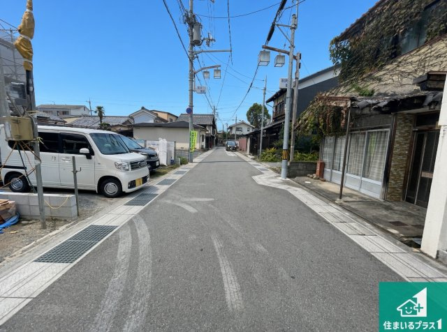 南丹市園部町若松町　新築一戸建ての前面道路含む現地写真|周辺は落ち着いた街並みの住宅地！子育てがしやすい住環境です！まだ未完成ですが、現地でしかわからない事もございます。是非一度ご覧ください。