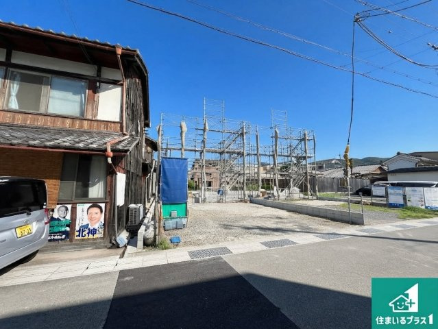 南丹市園部町若松町　新築一戸建ての外観|現在建築中！落ち着いた街並みで新生活を始めることが出来そう！周辺の物件も併せてご紹介させて頂きます！