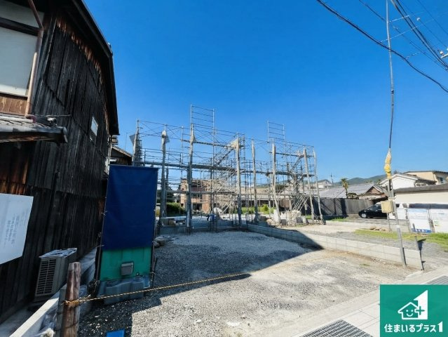 南丹市園部町若松町　新築一戸建ての外観|周辺は落ち着いた街並みの住宅地！子育てがしやすい住環境です！まだ未完成ですが、現地でしかわからない事もございます。是非一度ご覧ください。