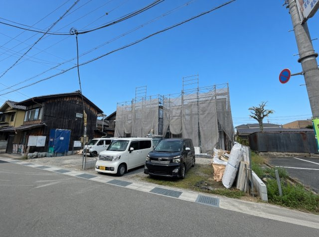 南丹市園部町若松町　新築一戸建ての外観|現在建築中！落ち着いた街並みで新生活を始めることが出来そう！周辺の物件も併せてご紹介させて頂きます！