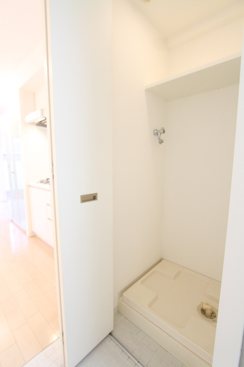 プライムアーバン三軒茶屋の設備|洗濯機置き場※参考写真