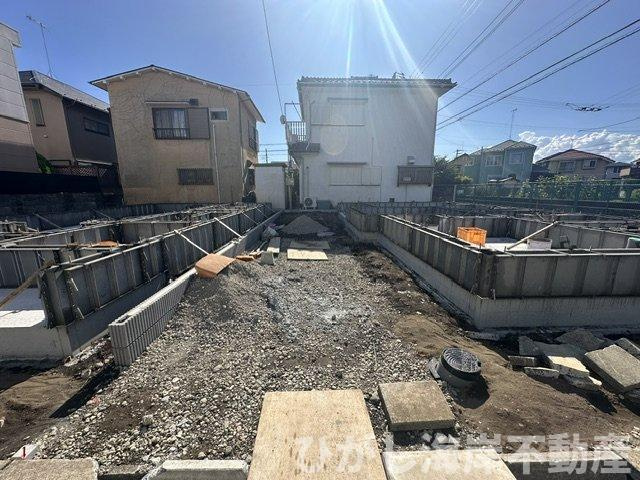 茅ヶ崎市室田３丁目　新築戸建　全２棟の駐車場|8月6日撮影　工事中　駐車スペース