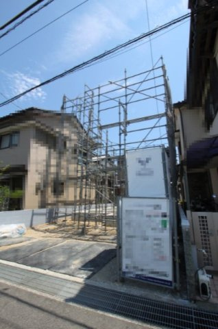十津2丁目　2期1棟1　新築戸建　の前面道路含む現地写真|一方　東側　幅:4.0ｍ　公道　接面:6.8ｍ 