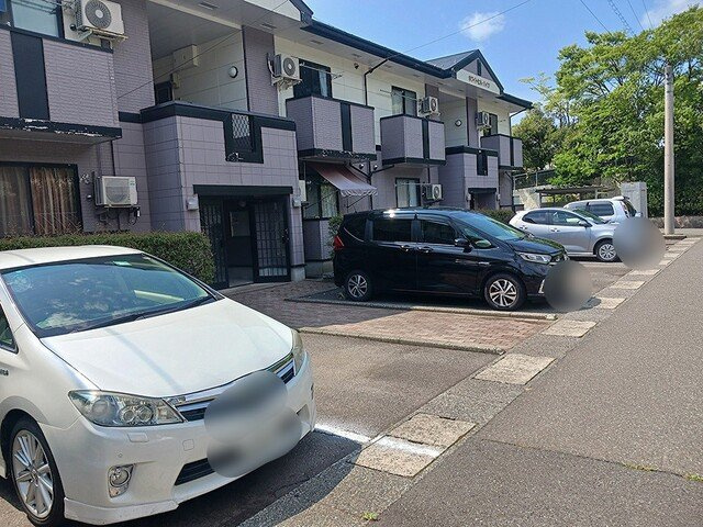 ホワイトヒルハイツの駐車場
