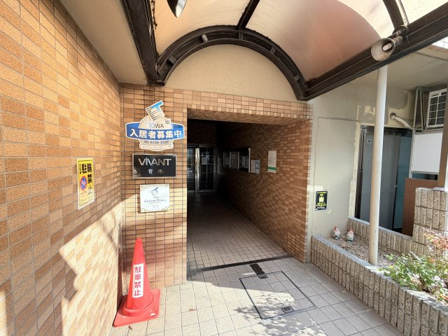 VIVANT青木のエントランス