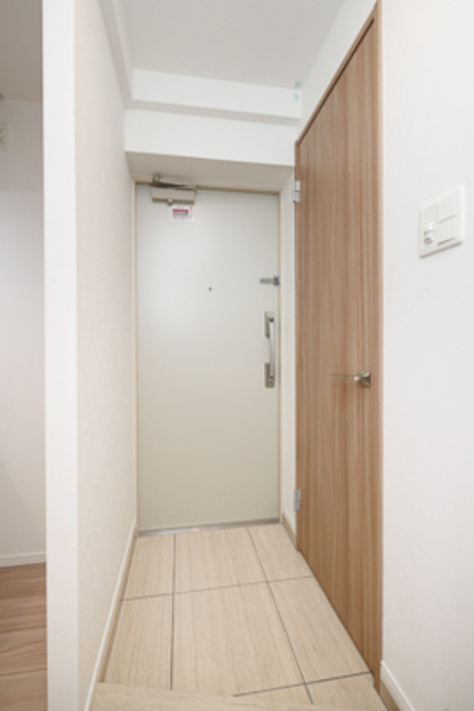 ＴＨＥ　ＡＸＩＳ　ＫＯＪＩＭＡＣＨＩの玄関|※写真は同タイプ住戸です。