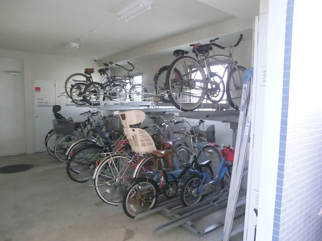 シャローム南小岩のその他共用部分|屋根付き駐輪場。