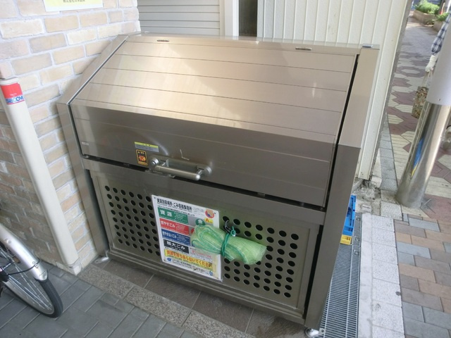 シャローム南小岩のその他共用部分|敷地内ゴミ置き場。