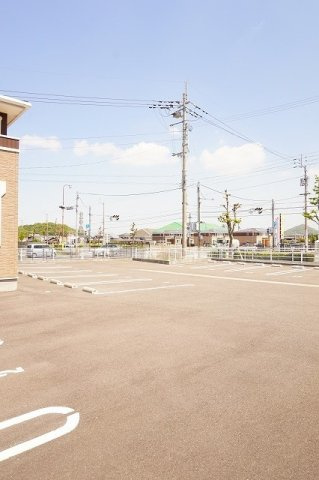 プラージュⅡの駐車場