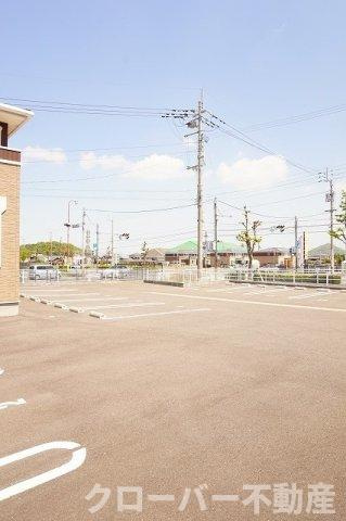 プラージュⅡの駐車場