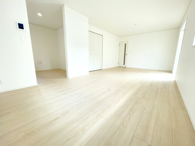 【内観：施工例】 | 富士見市羽沢2丁目　新築一戸建住宅　全9棟　(ふじみ野店) | 同仕様の施工例です。実際の完成物件の内観・仕様が一部異なる場合があります。