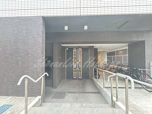 イアース横濱関内のエントランス