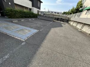 シャーメゾン竹城庵の駐車場