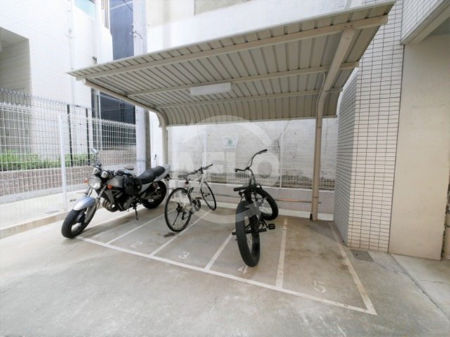 レオンコンフォート本町東のその他共用部分|レオンコンフォート本町東　バイク置き場