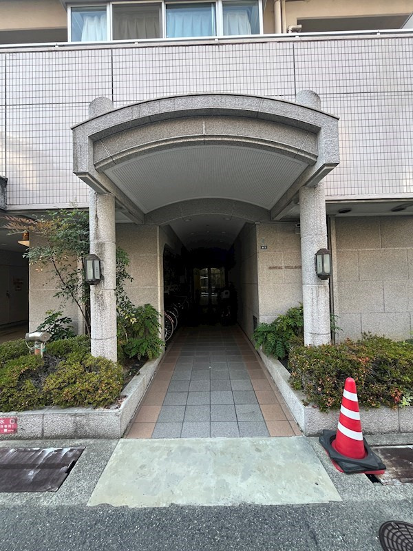 ロイヤルヴィレッジのエントランス