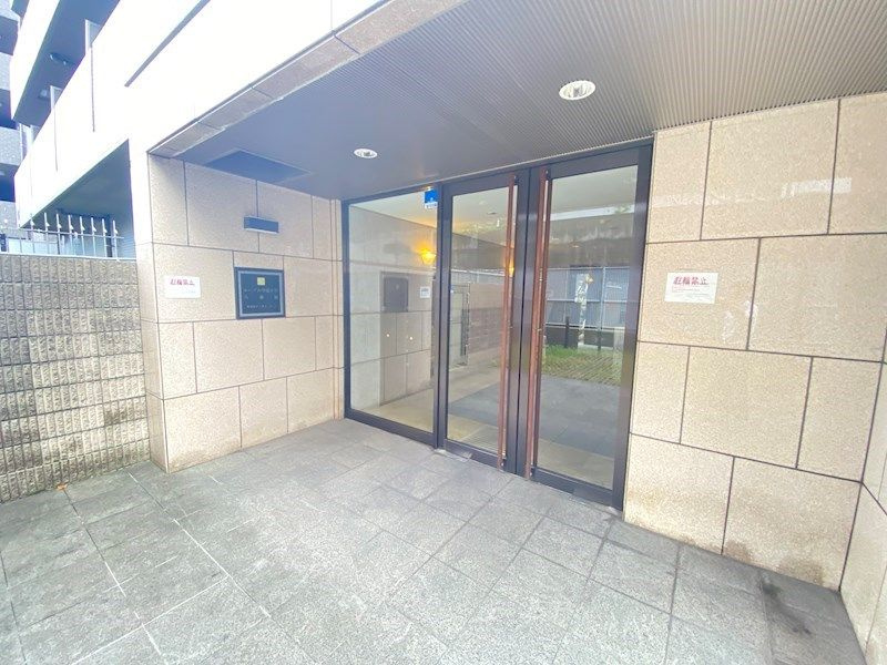 ルーブル学芸大学六番館の外観