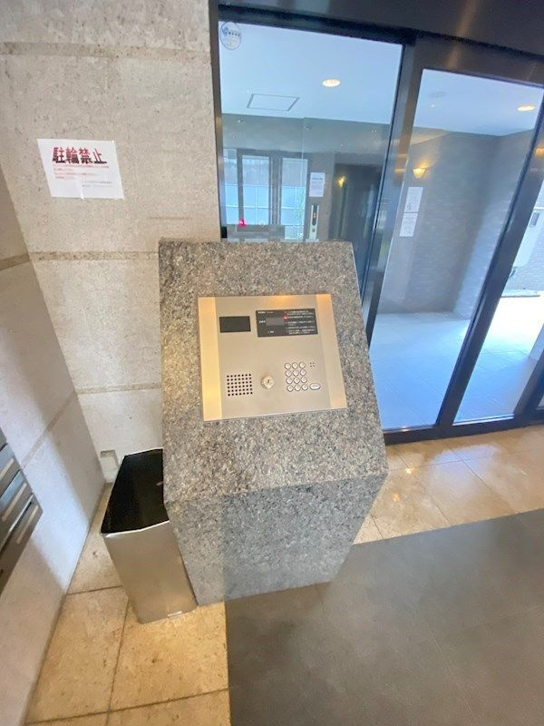 ルーブル学芸大学六番館の外観