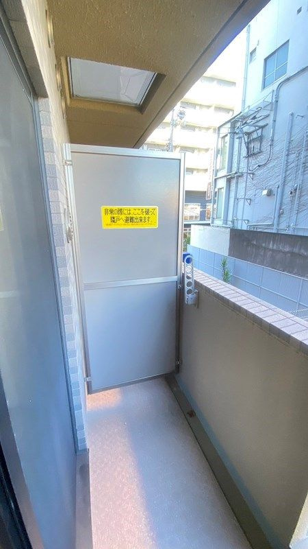 ルーブル学芸大学六番館のバルコニー